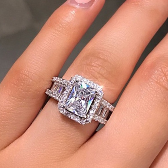 Jewelry - Ring For A Queen 925 Solitaire Ring Size 6